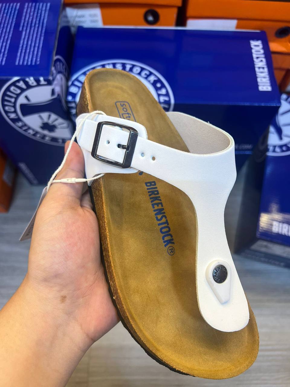 Birkenstock 
High Quality, 
New Arrived 
Size 36To 41
110 dhs🪙💚

Zain120
♥️♥️♥️