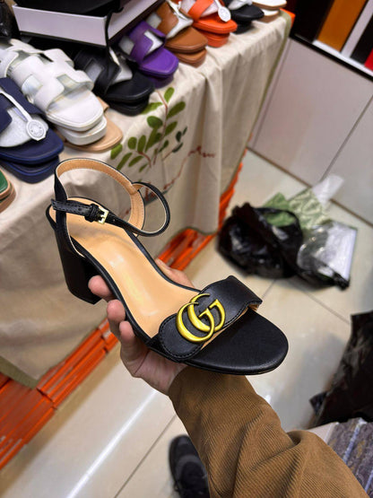 Gucci
Size 36-41
130 dhs❣️

Zain145
♥️♥️♥️