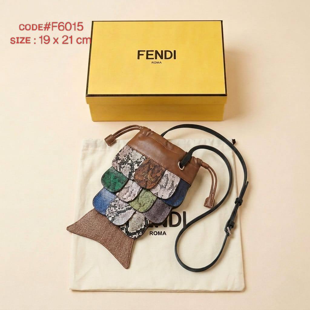 FENDI ғɪsʜ ᴄᴏʟᴏʀғᴜʟ
sᴄᴀʟᴇ ᴄʀᴏssʙᴀɢ
sᴏғᴛ ʟᴇᴀᴛʜᴇʀ ᴍᴀᴛᴇʀɪᴀʟ
sɪᴢᴇ : 19 cm
ᴡɪᴛʜ BOX
🎁🎁🎁

75 dhs✅

Zain31
♥️♥️♥️