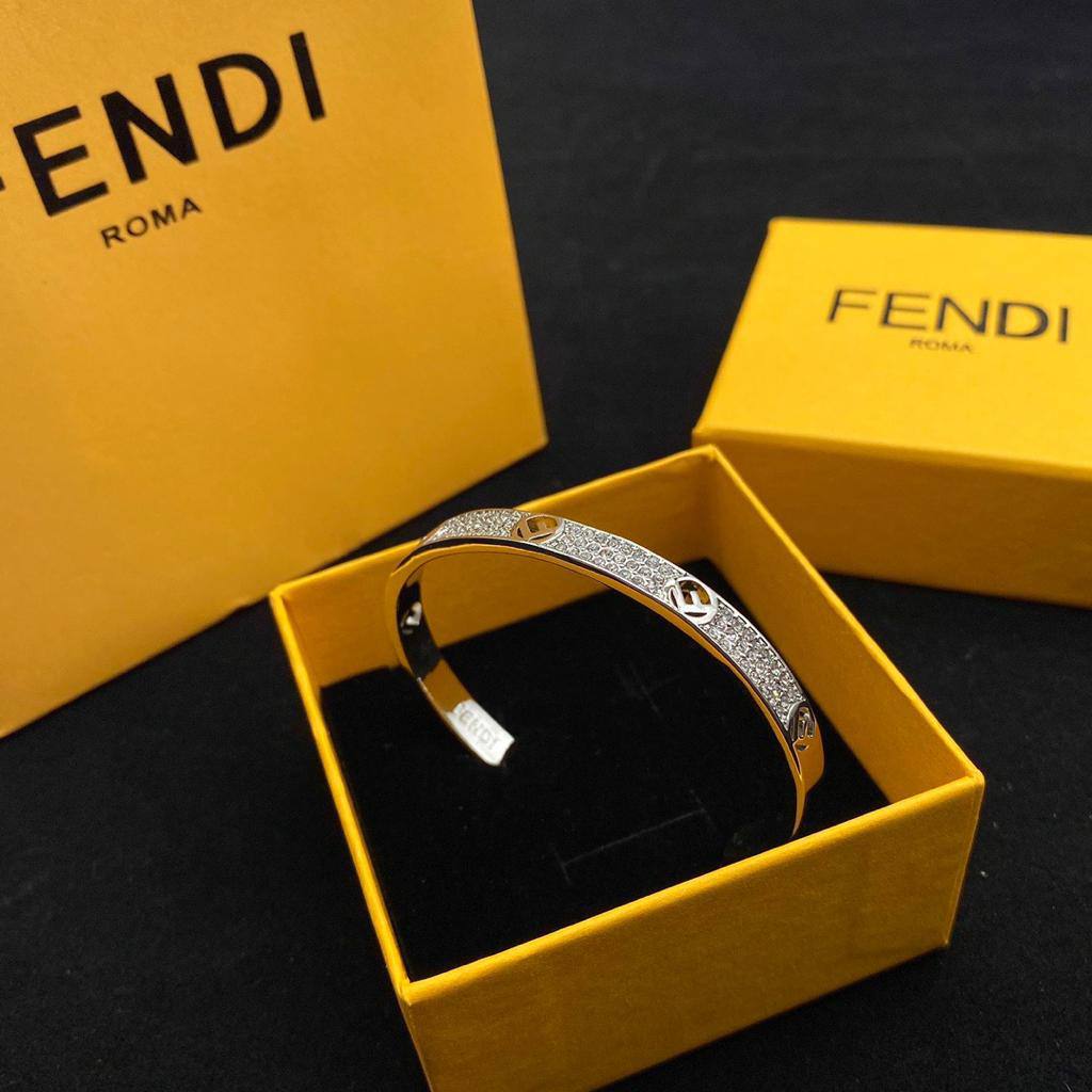 FENDI BANGLE
MASTER💫✨
60 dhs🇦🇪🇦🇪

WITH BOX AND PAPER BAG🛍️🎁

Zain89
♥️♥️♥️