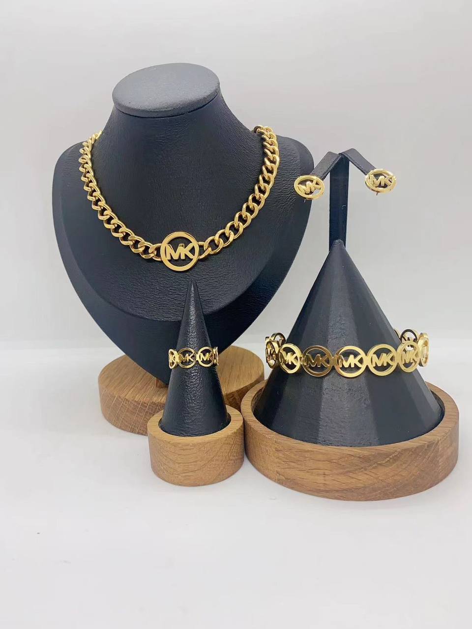 Full Set
45 dhs🪙🌨️

Zain37
♥️♥️♥️