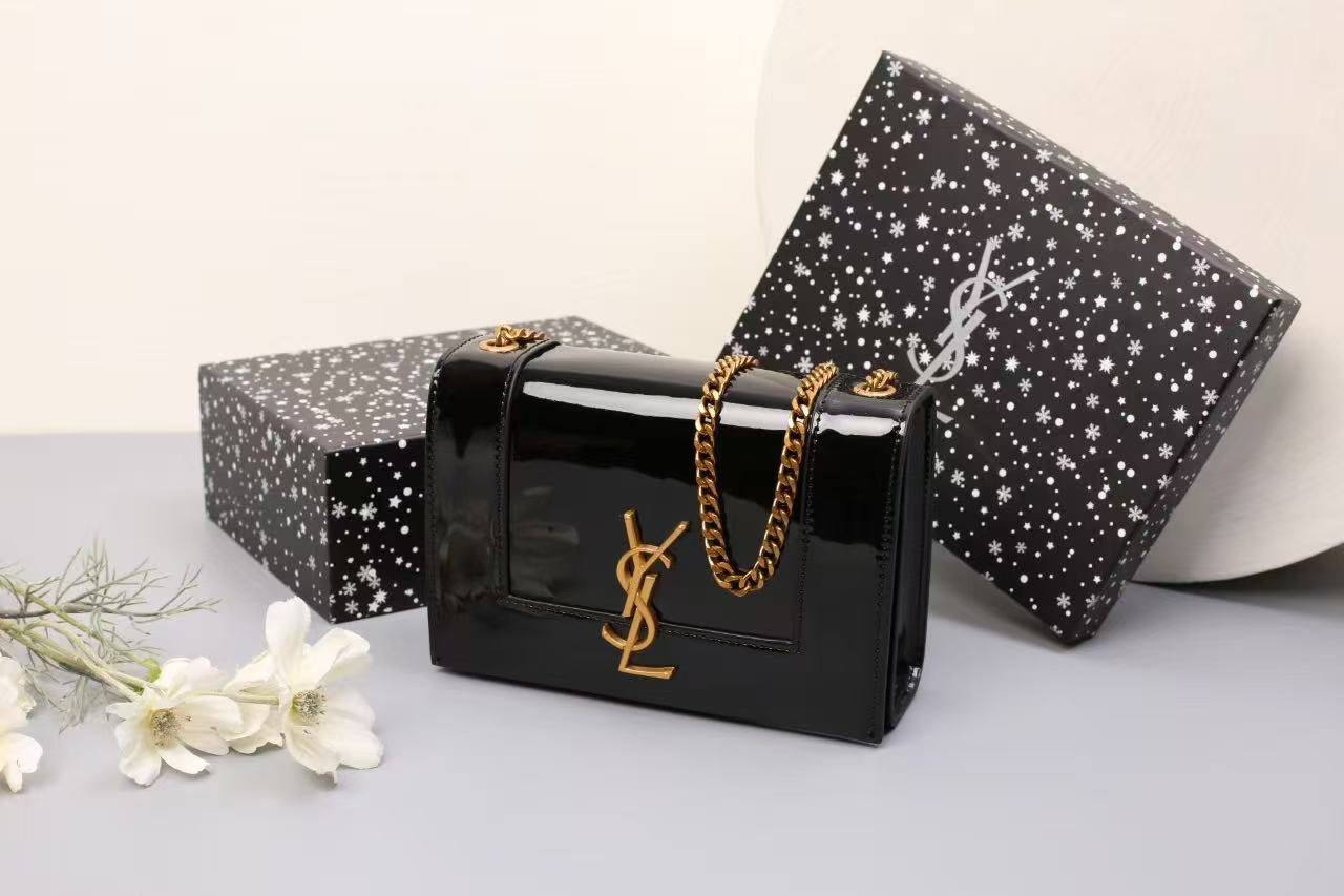 YSL 
SIZE 19cm
With box
90 dhs✅

Zain148
♥️♥️♥️