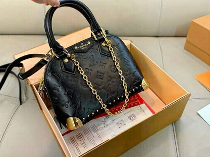 LV
 COPY ONE 
 WITH BOX 
180 dhs✅

Zain295
♥️♥️♥️