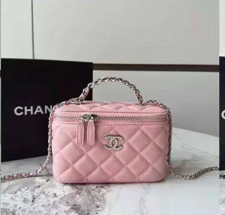 Chanel
with box
100 dhs✅

Zain143
♥️♥️♥️