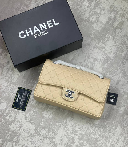 Chanel
 copy one quality
140 dhs✅

with box
🎁🎁🎁

Zain175
♥️♥️♥️