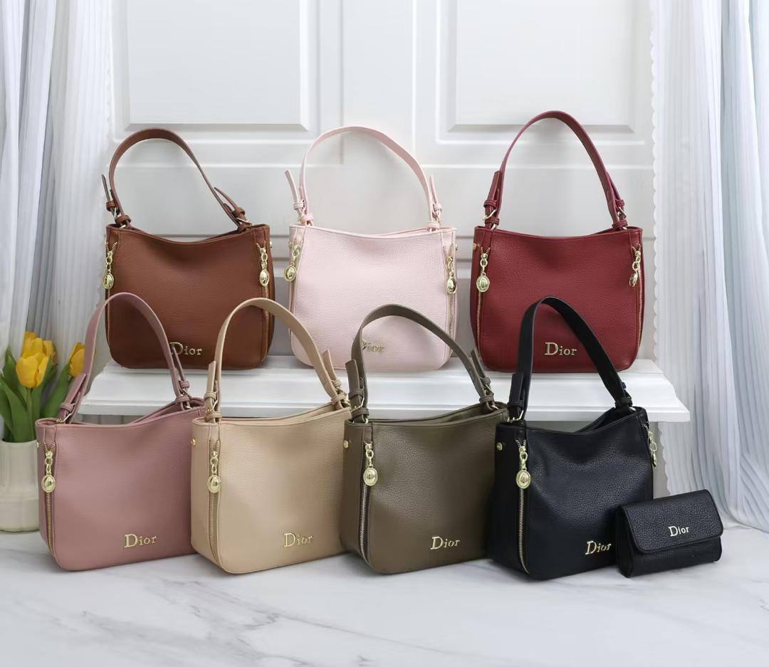 Dior

95 dhs 
 25cm

Zain26
♥️♥️♥️