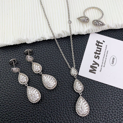 BOUCHRON SET
MASTER💫✨
NECKLACE EARRINGS
RING 
WITH BOX AND PAPER BAG 🛍️🎁
130 DHS🇦🇪🇦🇪

Zain89
♥️♥️♥️