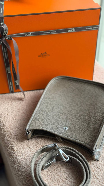 HERMES 🧡
MINI EVELYNE 16 cm
*with original packing*🎁
*HANDMADE*
For Price 👇 WTSP Text Zain 0568585901

Zain280
♥️♥️♥️
