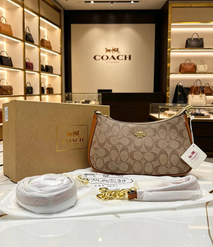 Coach
100 dhs✅
with box 
Good quality

Zain07
♥️♥️♥️