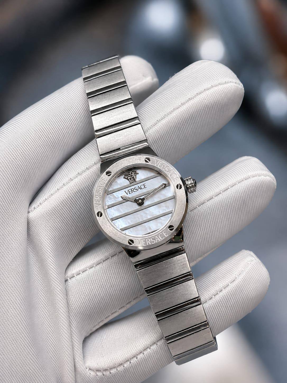 Versace 

watch for ladies 

good quality 
230 dhs🇦🇪🇦🇪

Zain59
♥️♥️♥️