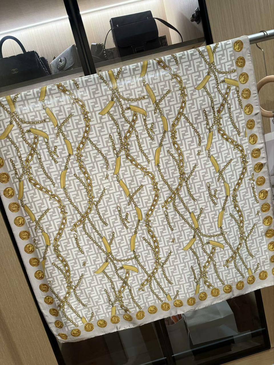 Silk scarf
40 dhs❣️

Zain60
❣️❣️❣️