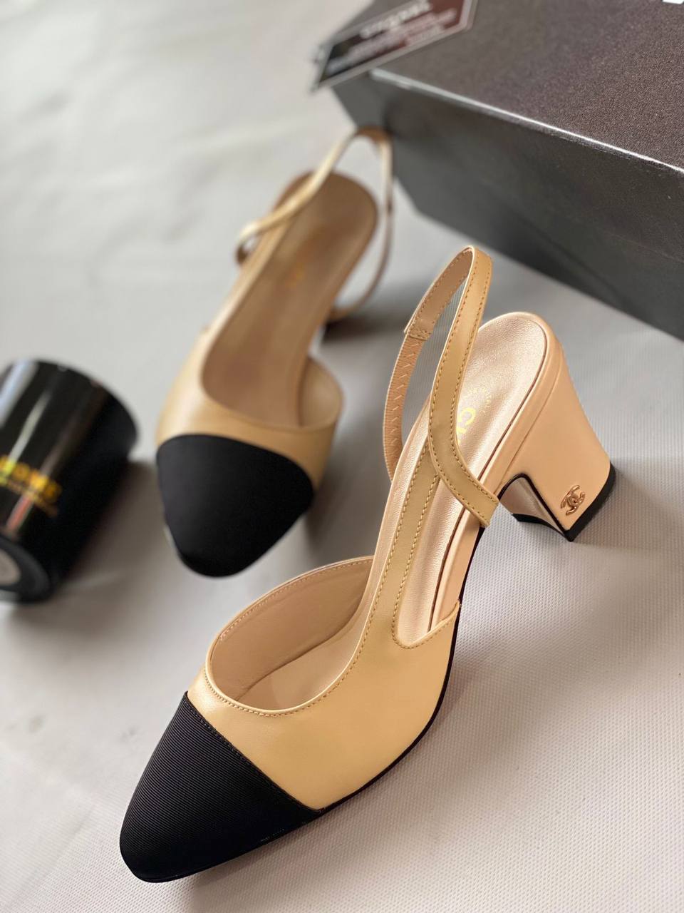 Chanel 
AAA master quality 
Size 36……41 
450 dhs💓

Zain180
♥️♥️♥️