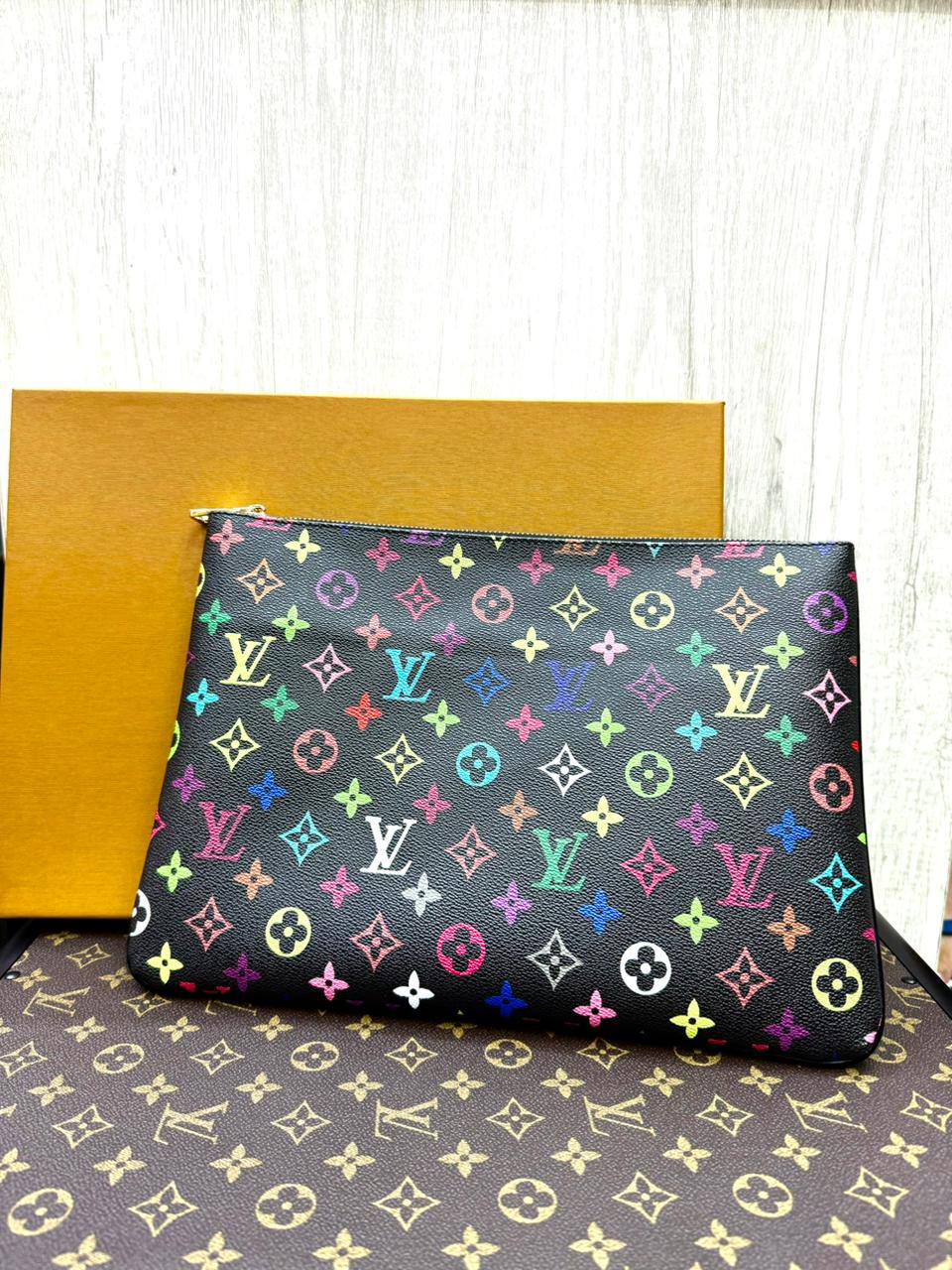 LV Clutch Bag
Size ：23CM  

80 dhs🪙🌨️

withbox
🎁🎁🎁

Zain04
♥️♥️♥️