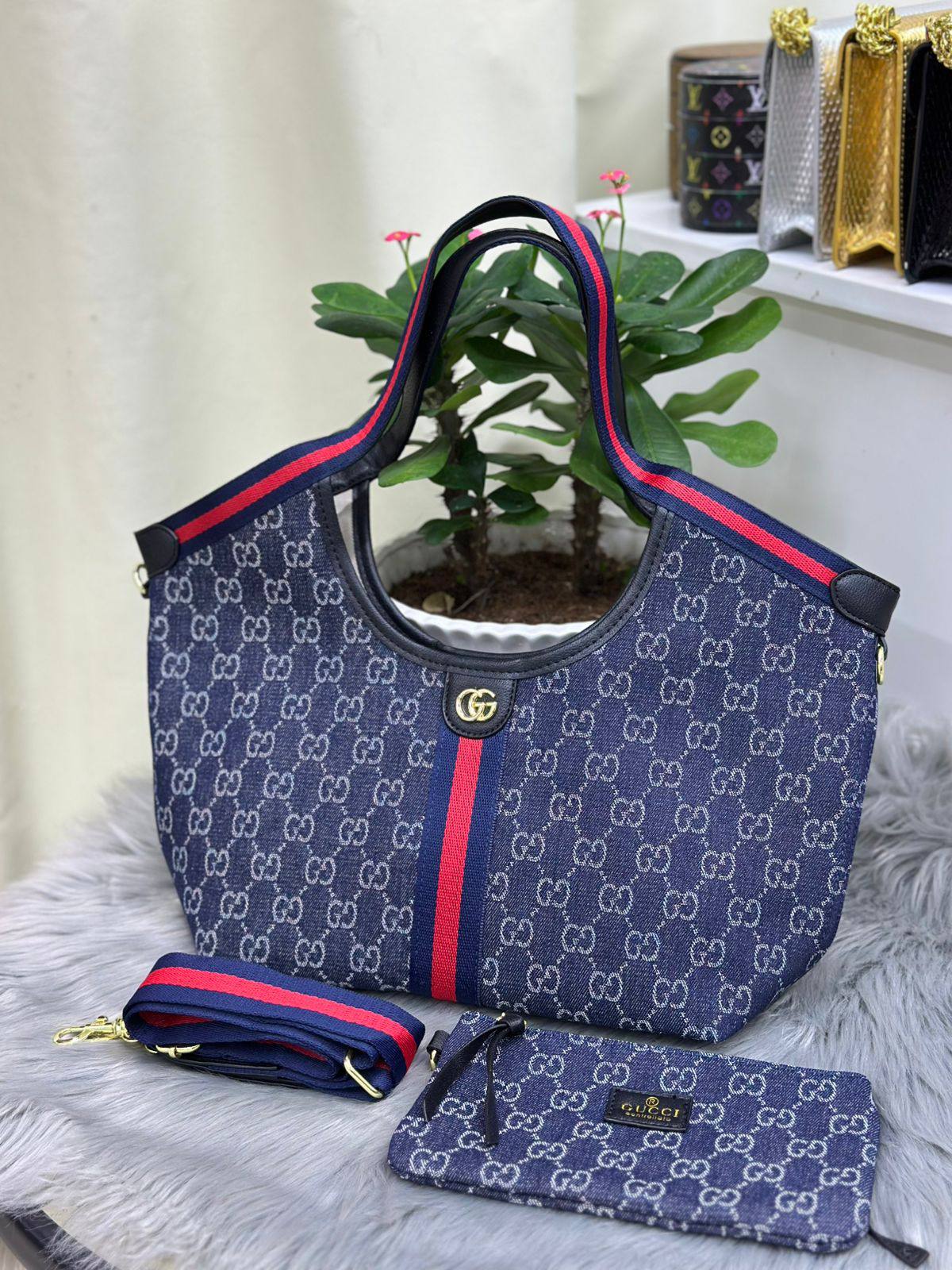 GUCCI
SIZE……….28CM
95 dhs❣️

Zain244
♥️♥️♥️