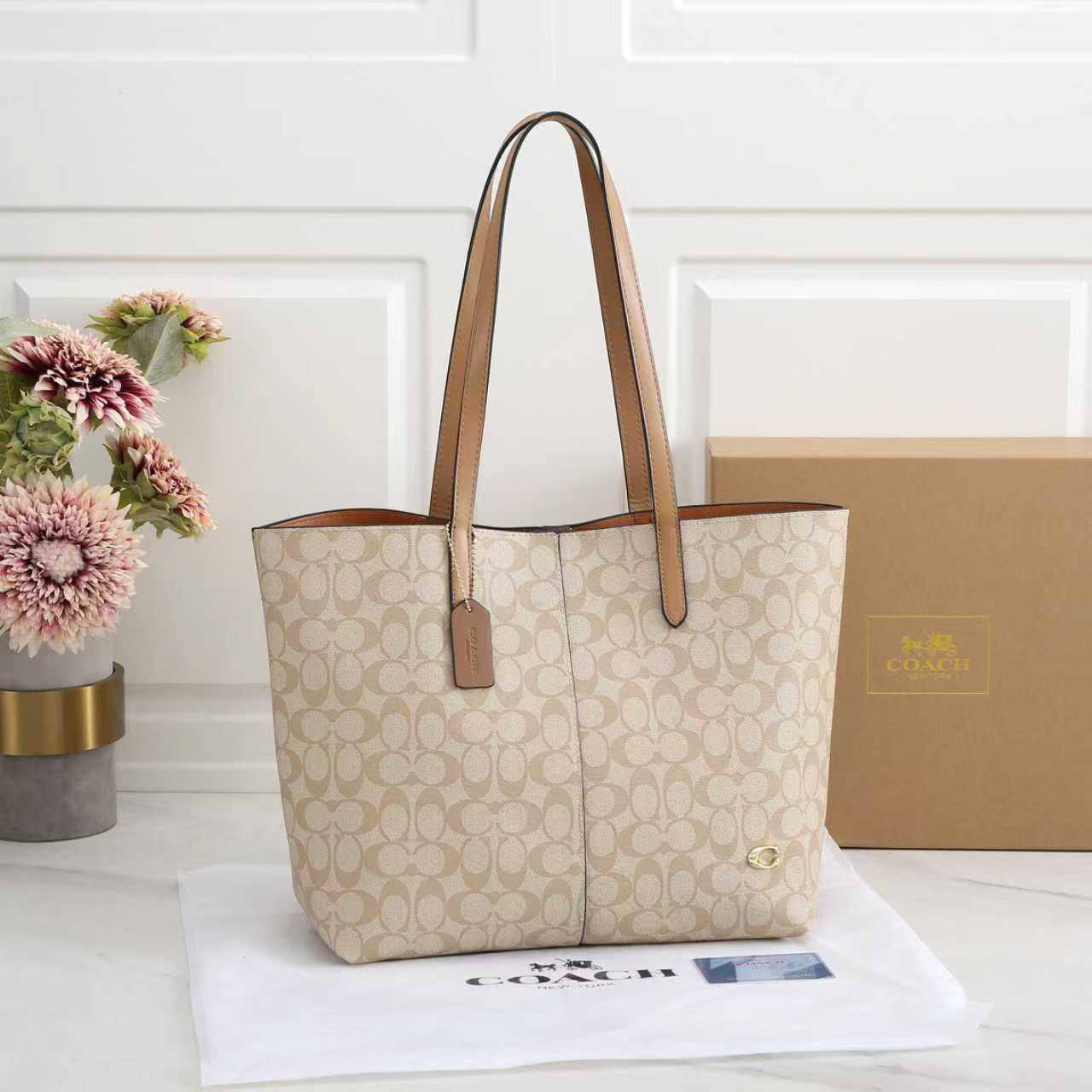 Coach

with box
🎁🎁🎁

110 dhs🪙🌨️

Zain143
♥️♥️♥️