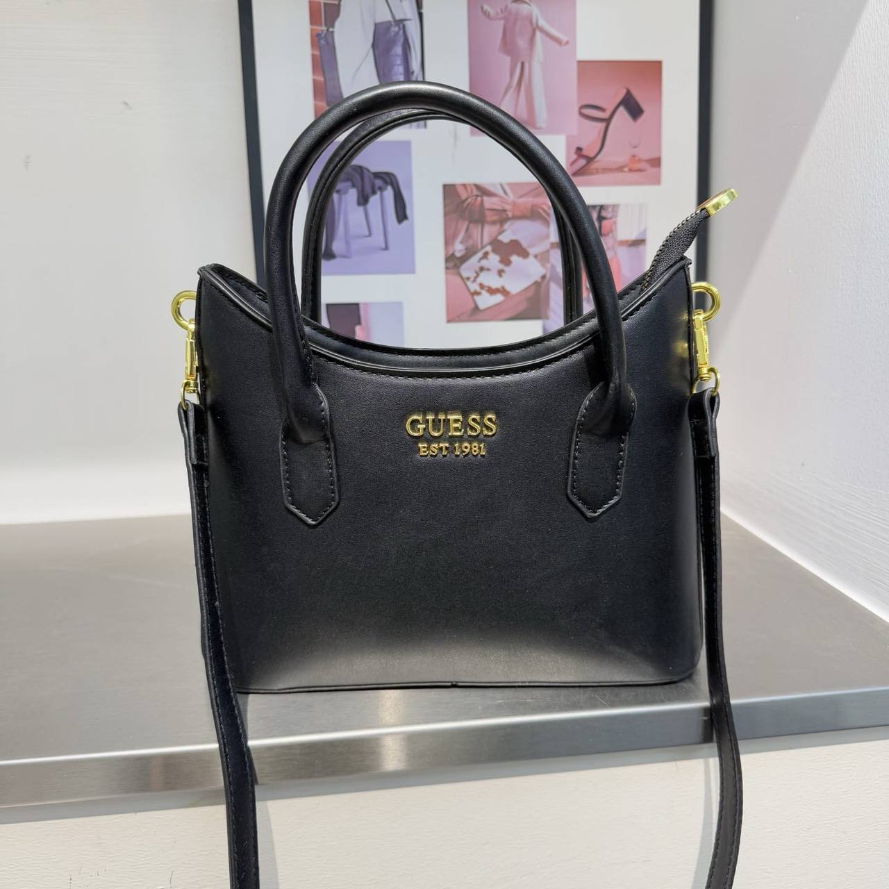 Guess 
65 dhs✅

Zain232
♥️♥️♥️