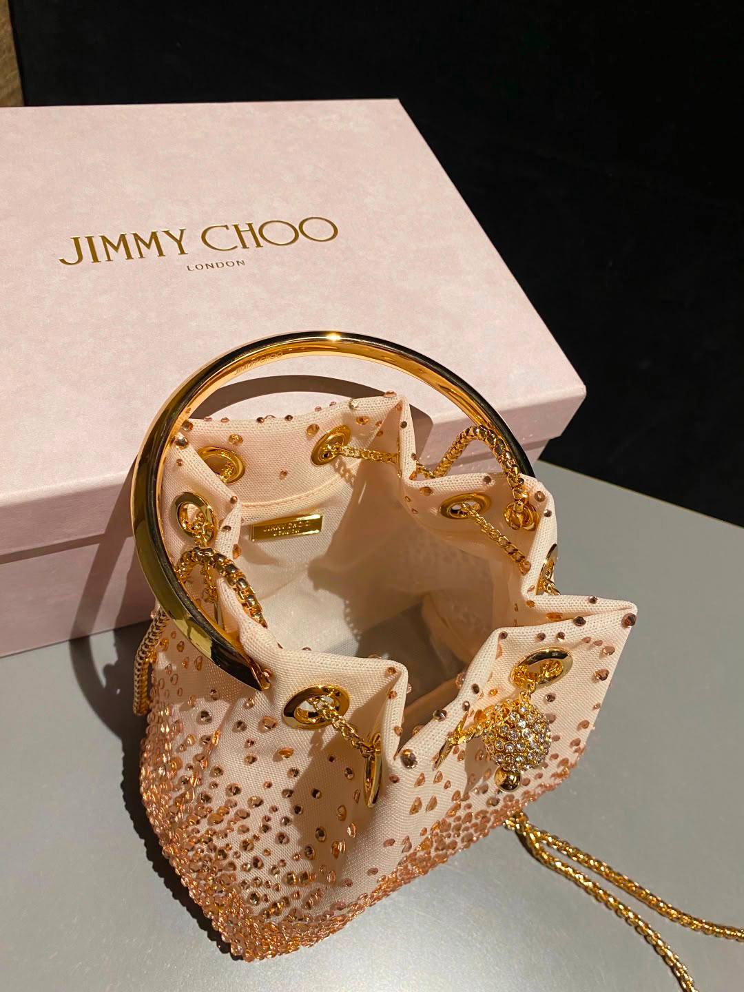Jimmy Choo
 Bon Bon bucket bag
*Size 15 cm*
For Price 👇 WhatsApp✅
0568585901 
0507557372
0552275751 Owner Zain 👌

Zain274
♥️♥️♥️