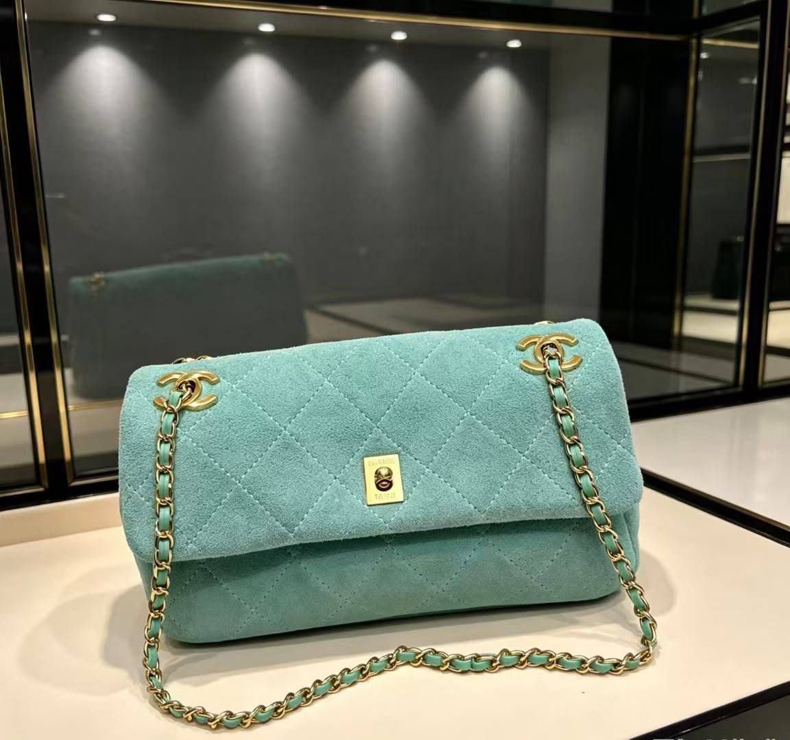 chanel 

new arrival
350 dhs🇦🇪🇦🇪

#25cm🥰🥰

Zain228
♥️♥️♥️