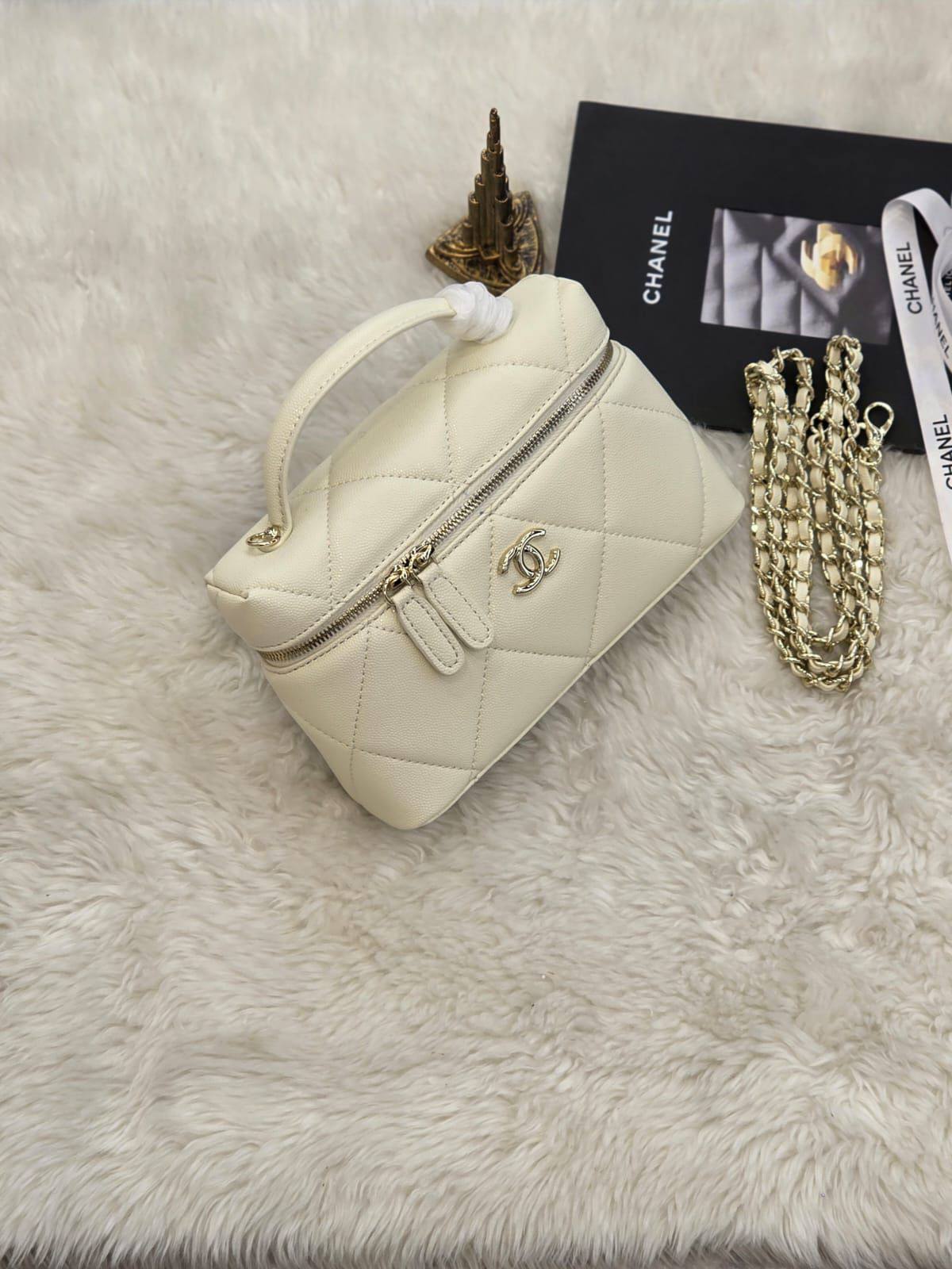 Chanel 
         19Cm
250 dhs💓

Zain131
♥️♥️♥️