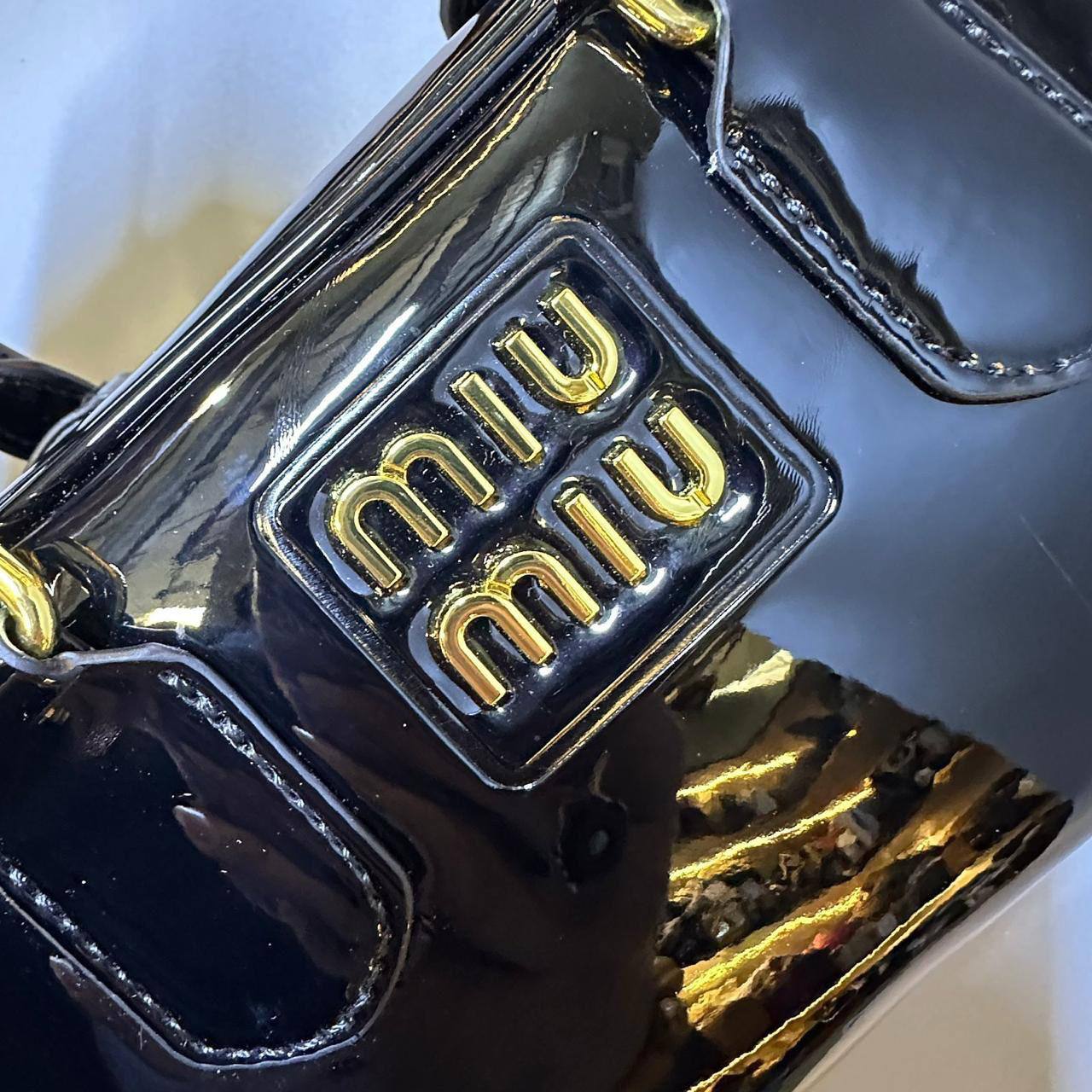 MIU MIU 
GOOD QUALITY 
WITH BOX 
🎁🎁🎁

90 dhs✅

Zain17
♥️♥️♥️