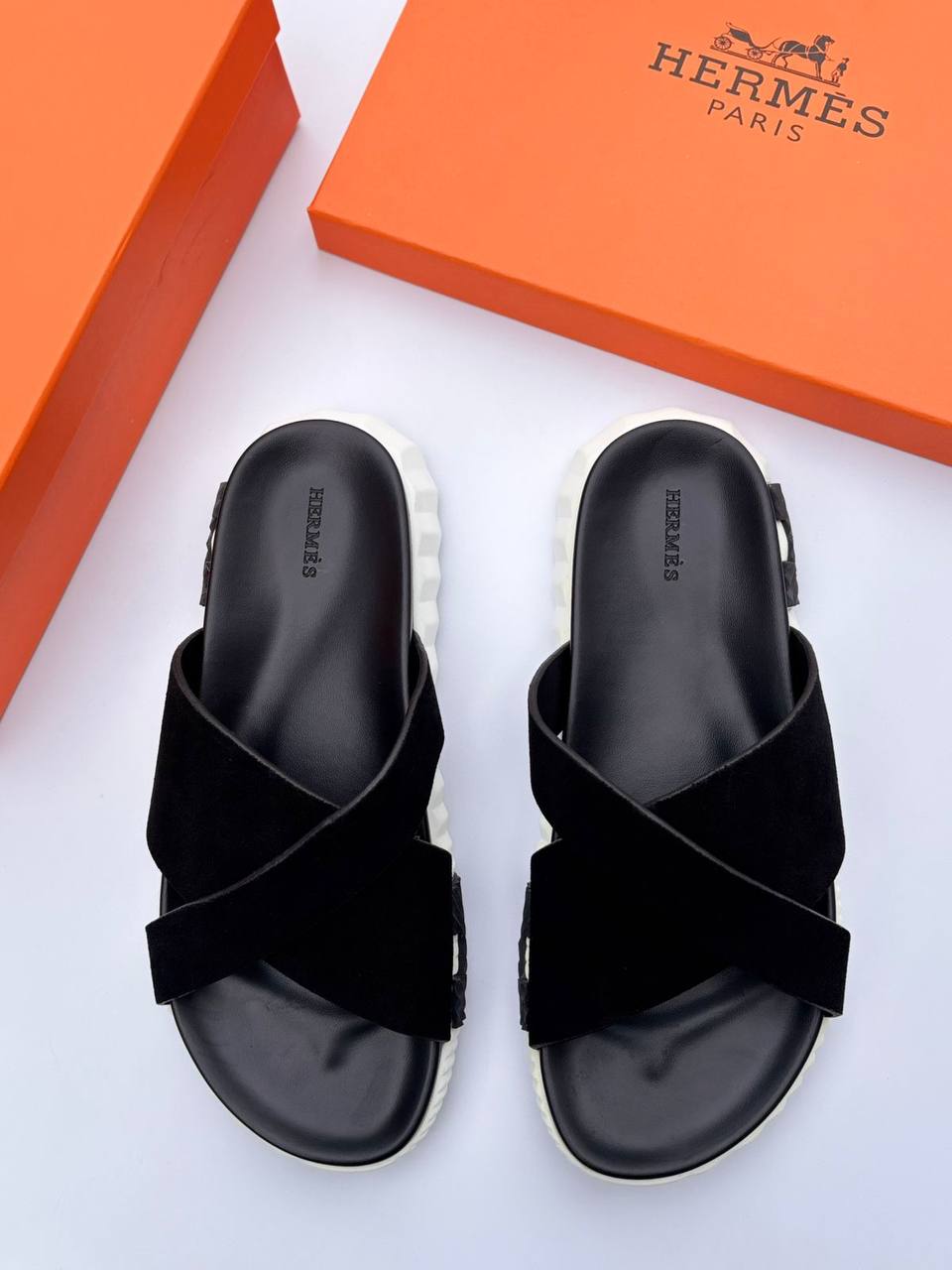 Hermes  
120 dhs🪙🌨️
Size 40-45

Zain55
♥️♥️♥️