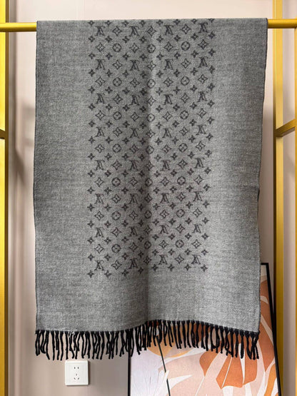 Scarfs 

50 dhs🇦🇪🇦🇪

Zain40
♥️♥️♥️