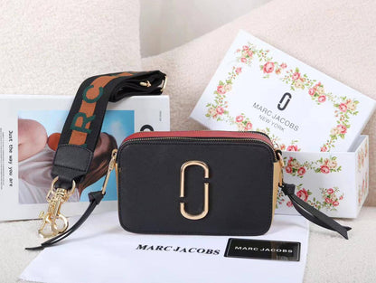 Marc Jacobs

withbox 
🎁🎁🎁

95 dhs💓

Zain143
♥️♥️♥️