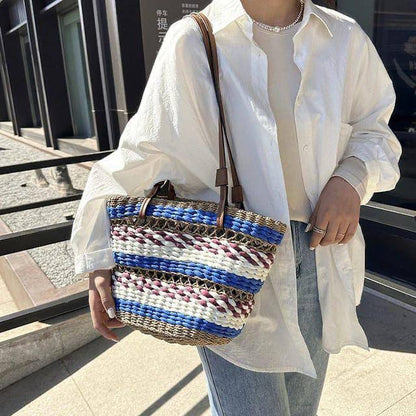LOEWE BEACH BAG 
GOOD QUALITY 
75 dhs💓

Zain17
♥️♥️♥️