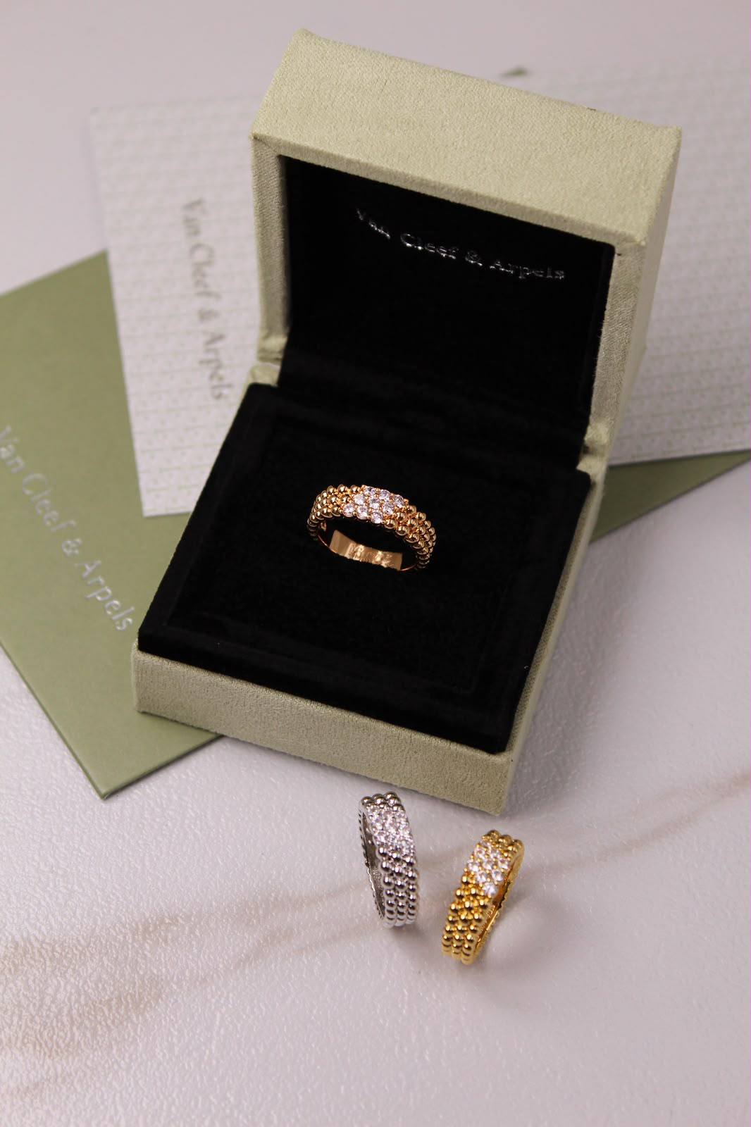VanCleef & Arpels


Perlée diamonds ring, 3 rows
18K yellow gold, white & ChmpnGold Plated with Stone

Super Master Quality 

75 dhs🇦🇪  with Normal Box
120 dhs🇦🇪 with Orignal Packaging 🎁

Zain209
♥️♥️♥️