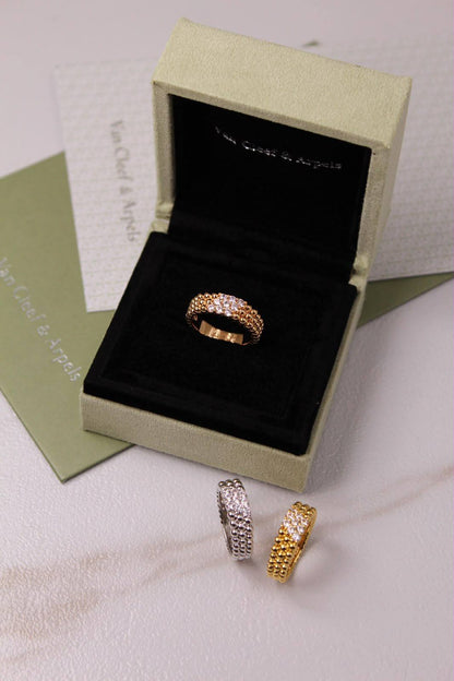 VanCleef & Arpels


Perlée diamonds ring, 3 rows
18K yellow gold, white & ChmpnGold Plated with Stone

Super Master Quality 

75 dhs🇦🇪  with Normal Box
120 dhs🇦🇪 with Orignal Packaging 🎁

Zain209
♥️♥️♥️