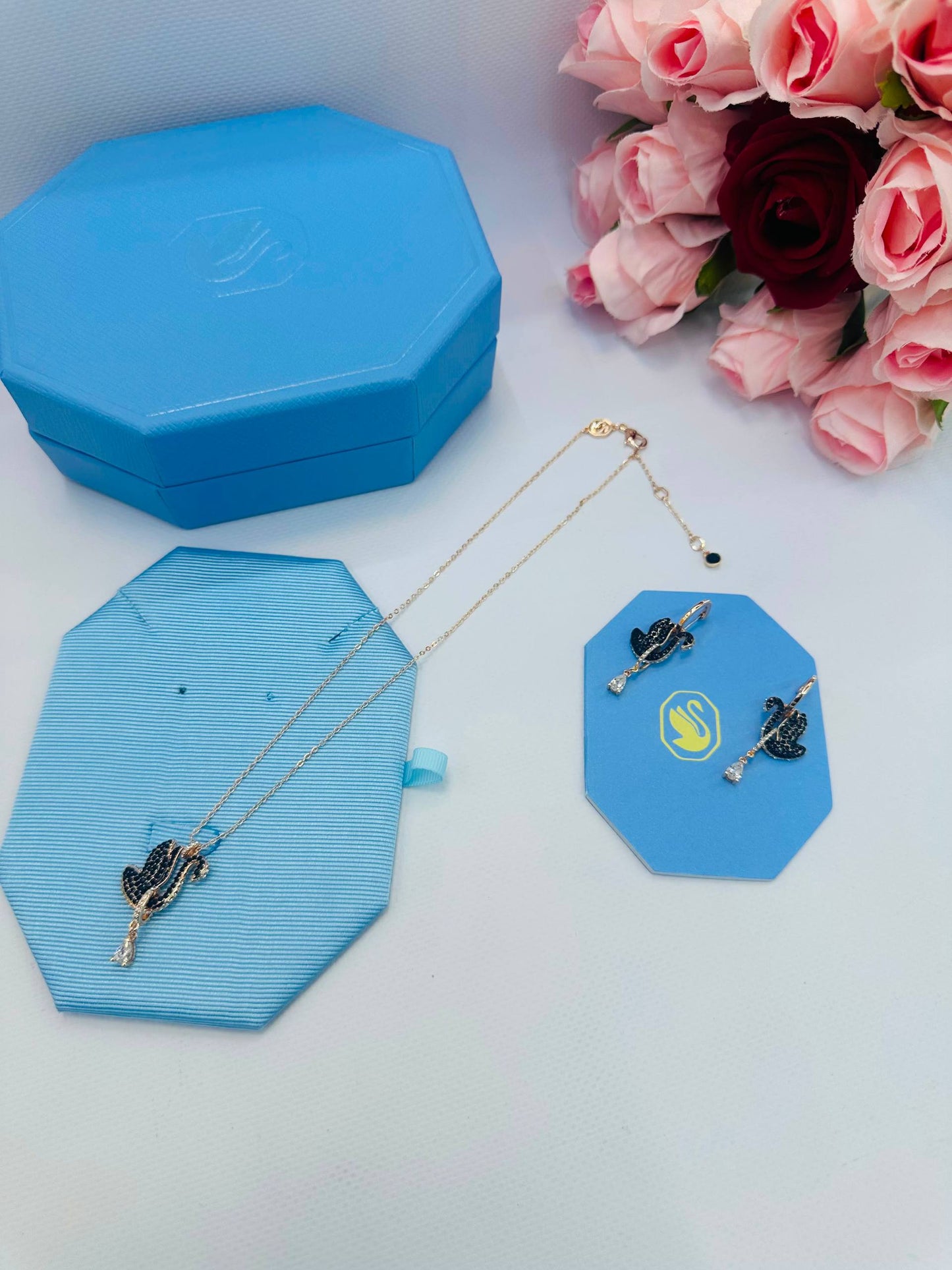 SWAROVSKI 
Necklace
Earring 🍁
Master quality 💯
With normal boxes 🗃️ 
120 dhs✅

With master box 📦 
160 dhs✅

Zain216
♥️♥️♥️