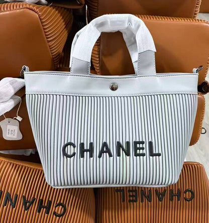 Chanel  

100 dhs🌺

Good quality 

Zain253
♥️♥️♥️
