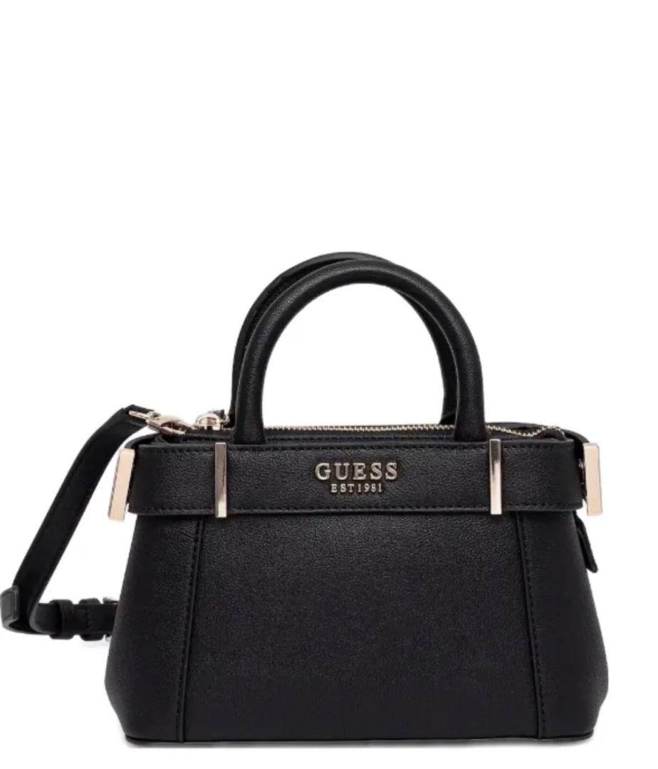 Guess

110 dhs✅

high quality 

With box
🎁🎁🎁

Zain26
♥️♥️♥️