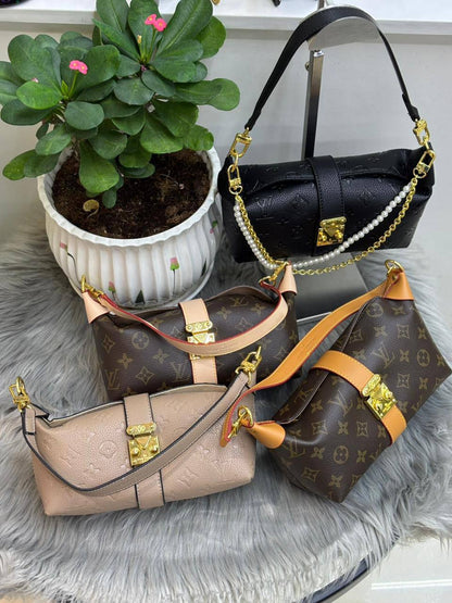 LV
SIZE  ………22CM 🥰
95 dhs💓

with BOX🌷
🎁🎁🎁

Zain244
♥️♥️♥️
