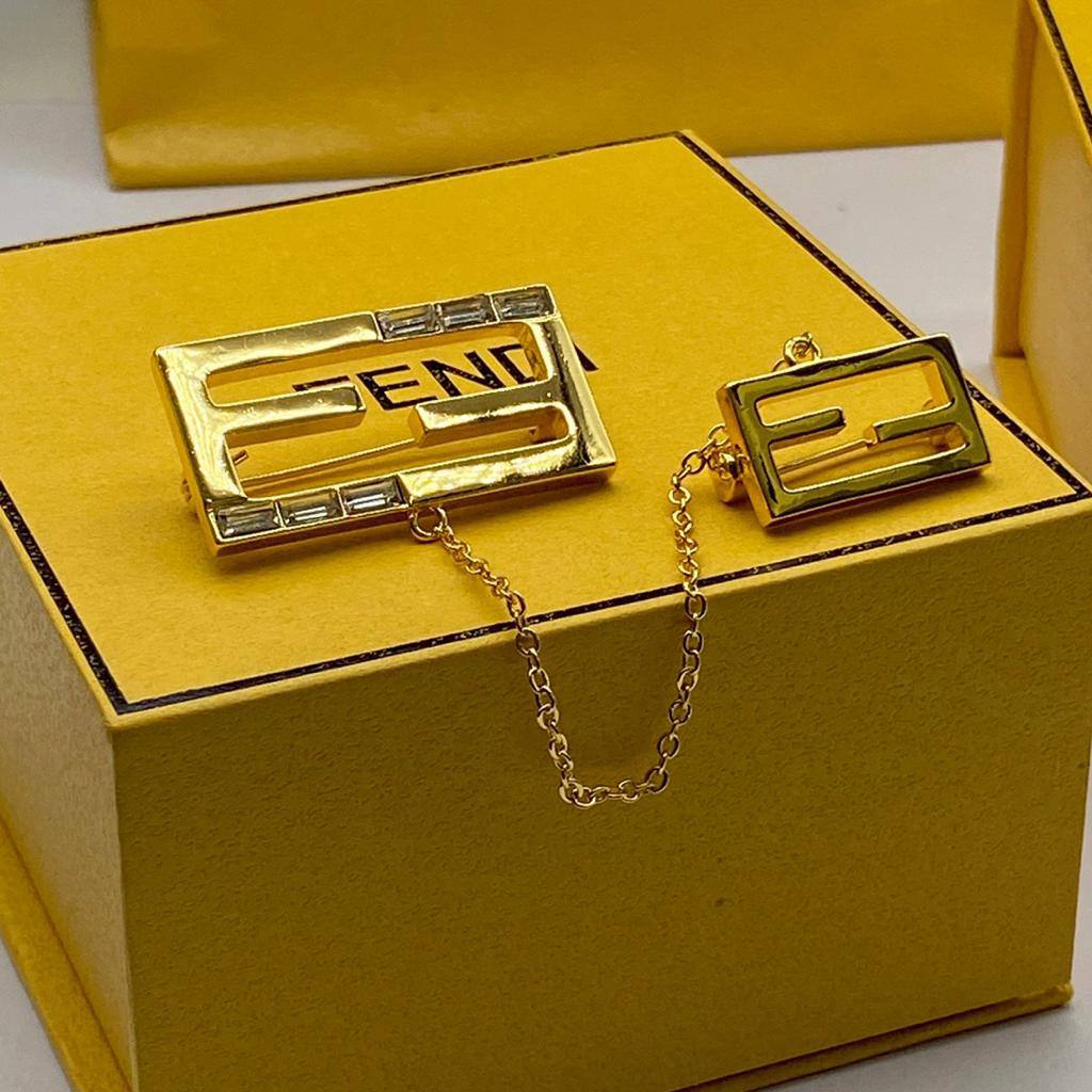 FENDI BROOCH

MASTER 

60 dhs🇦🇪 
WITH BOX AND PAPER BAG🎁🛍️

Zain89
♥️♥️♥️