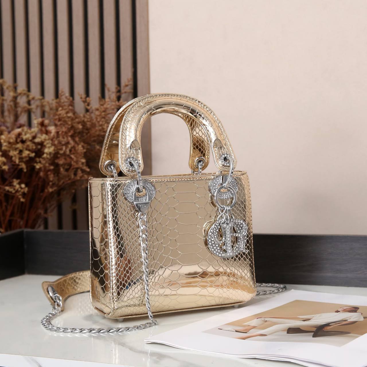 LADY DIOR NEW CAME HIGH QUALITY WITH BOX 
150 dhs🇦🇪🇦🇪

Zain295
♥️♥️♥️