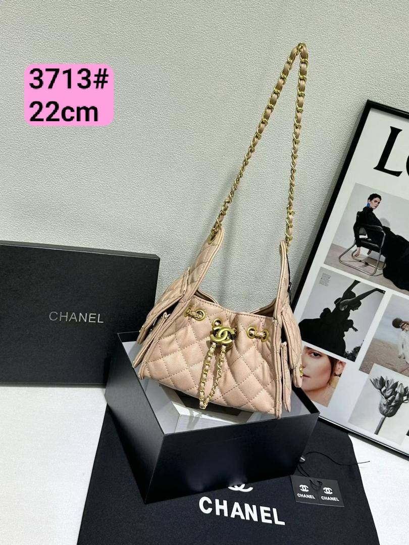Chanel
110 dhs💛
with box

Zain26
♥️♥️♥️