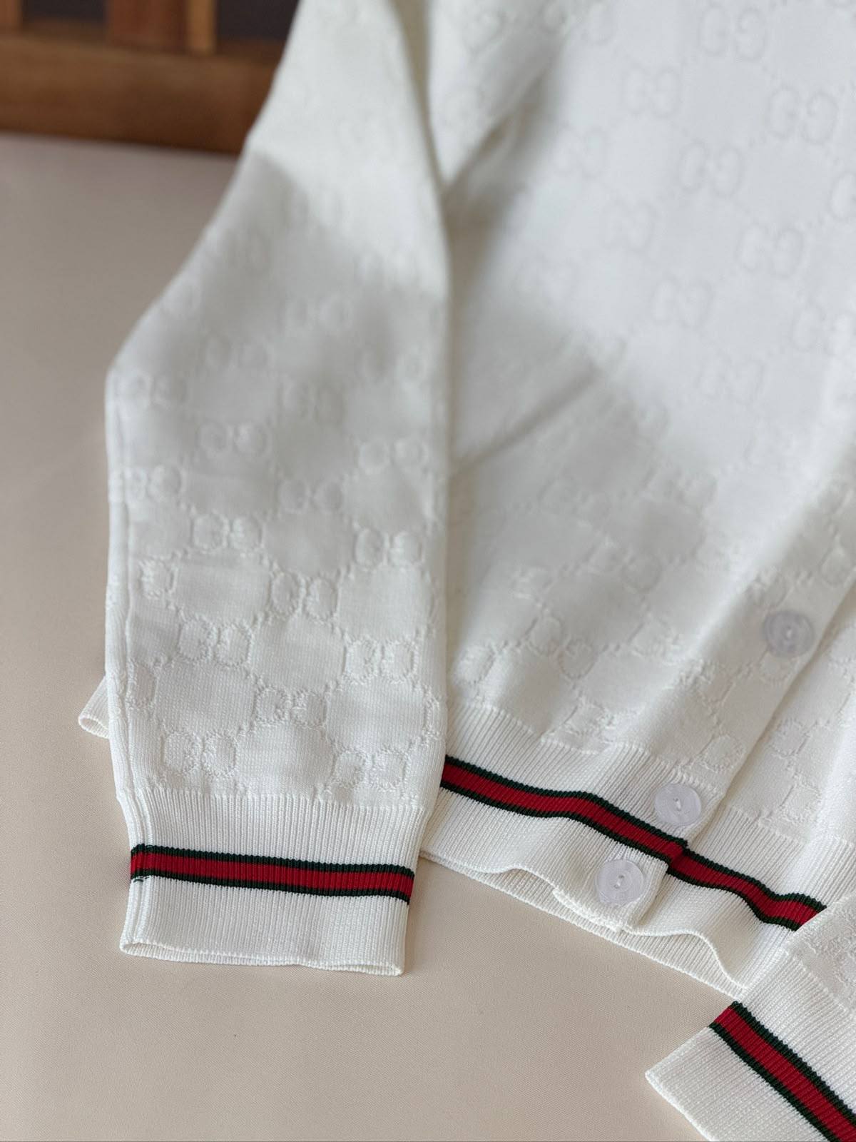 GUCCI  NEW 

  ✨VIP QUALITY ✨
Size : S-M-L-XL

350 dhs🇦🇪🇦🇪🇦🇪

Zain287
♥️♥️♥️