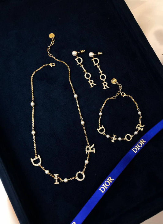 DIOR 🤍
* *New Collection*  
* D I O R  Logo®️ with Pearl &  Stone full Set 
* ⁠Necklace 
* ⁠Earings
* ⁠Bracelet 
↗️ *Super Master Quality ®️*
Full Set
*260 dhs🪙💚* with *Normal* Box & Bag
*275 dhs🪙💚* with *Orignal* Packaging

Zain106
♥️♥️♥️