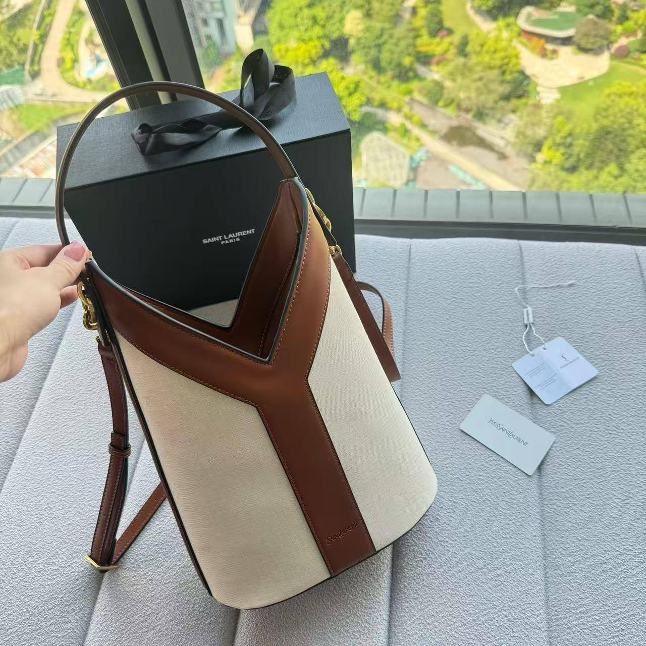 Ysl 
23cmx32cmx13cm 
95 dhs✅

Zain72
♥️♥️♥️