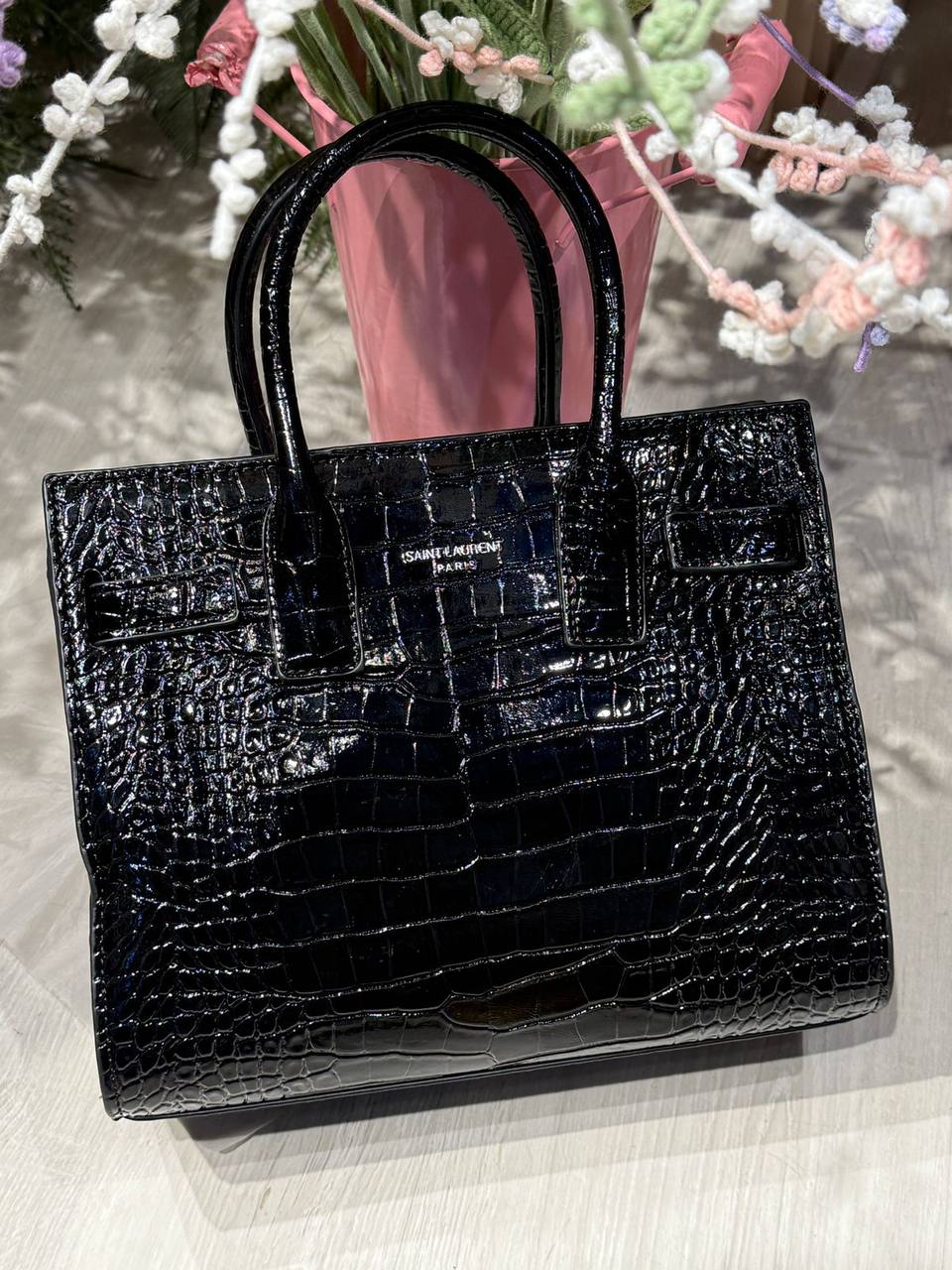 YSL 
26*12*20cm 
110 dhs🪙💚

Zain44
♥️♥️♥️
