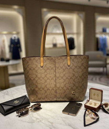 Coach
100 dhs💓
Size. 40 cm

Zain175
♥️♥️♥️