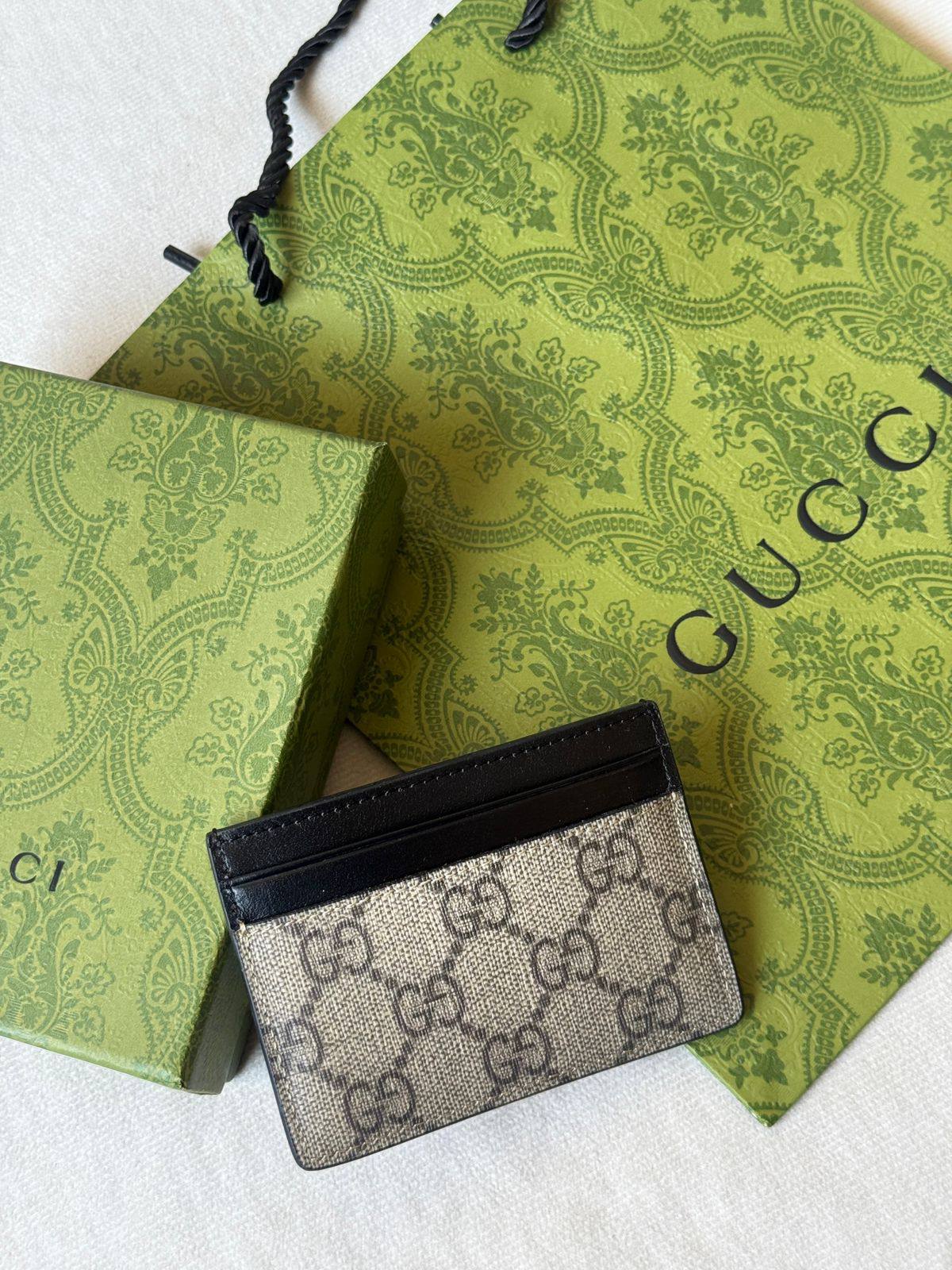 Guccl 

Card holder💝

 💝Super Master

250 dhs🇦🇪🇦🇪

Zain275
♥️♥️♥️