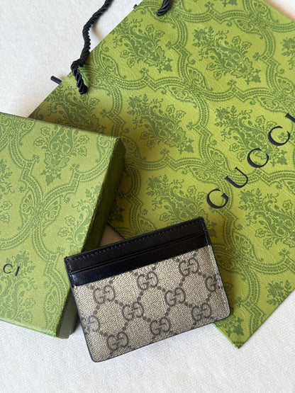 Guccl 

Card holder💝

 💝Super Master

250 dhs🇦🇪🇦🇪

Zain275
♥️♥️♥️