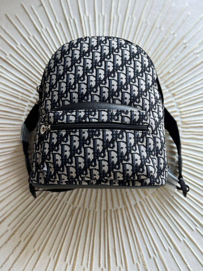 New collection{}
Brand : Fendi Dior Gucci 🔥
Super master quality 😍
290 dhs🪙🌨️

Zain261
♥️♥️♥️