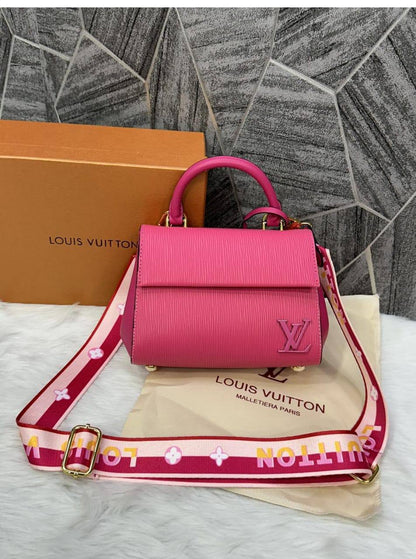 lV 
good quality 
110 dhs🪙💕

Zain200
♥️♥️♥️