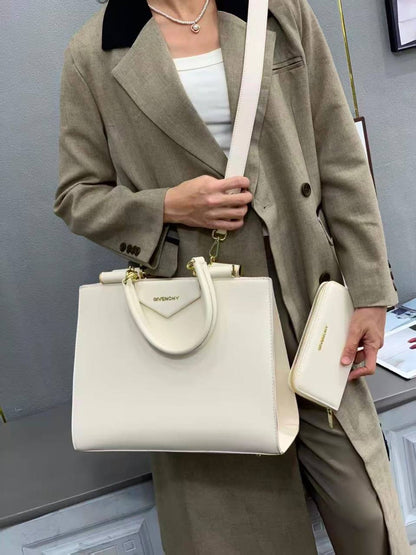 Givenchy
Givenchy size 35 cm 
Good quality 
120 dhs✅

Zain278
♥️♥️♥️