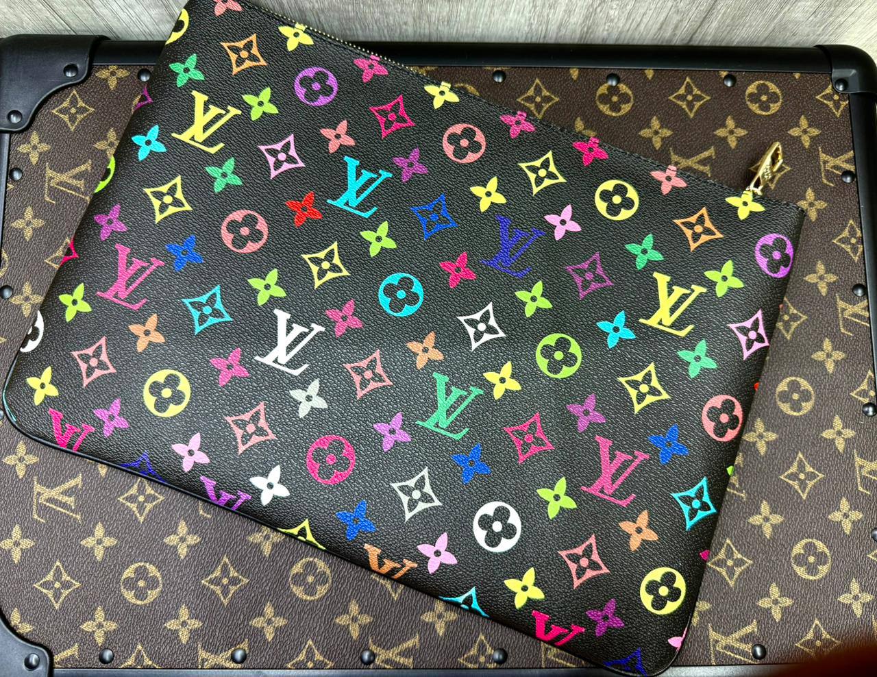 LV Clutch Bag
Size ：23CM  

80 dhs🪙🌨️

withbox
🎁🎁🎁

Zain04
♥️♥️♥️