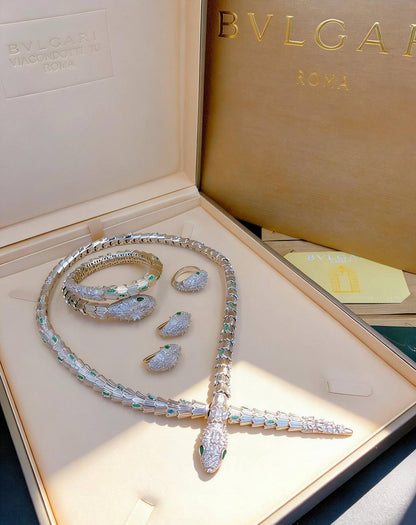 BVLGARI SUPER MASTER
NECKLACE
 BANGLE
 EARRING 
RING
WITH MASTER BOX AND PAPER BAG CARD 
For Price 👇 WTSP Text Zain 0568585901

Zain89
♥️♥️♥️