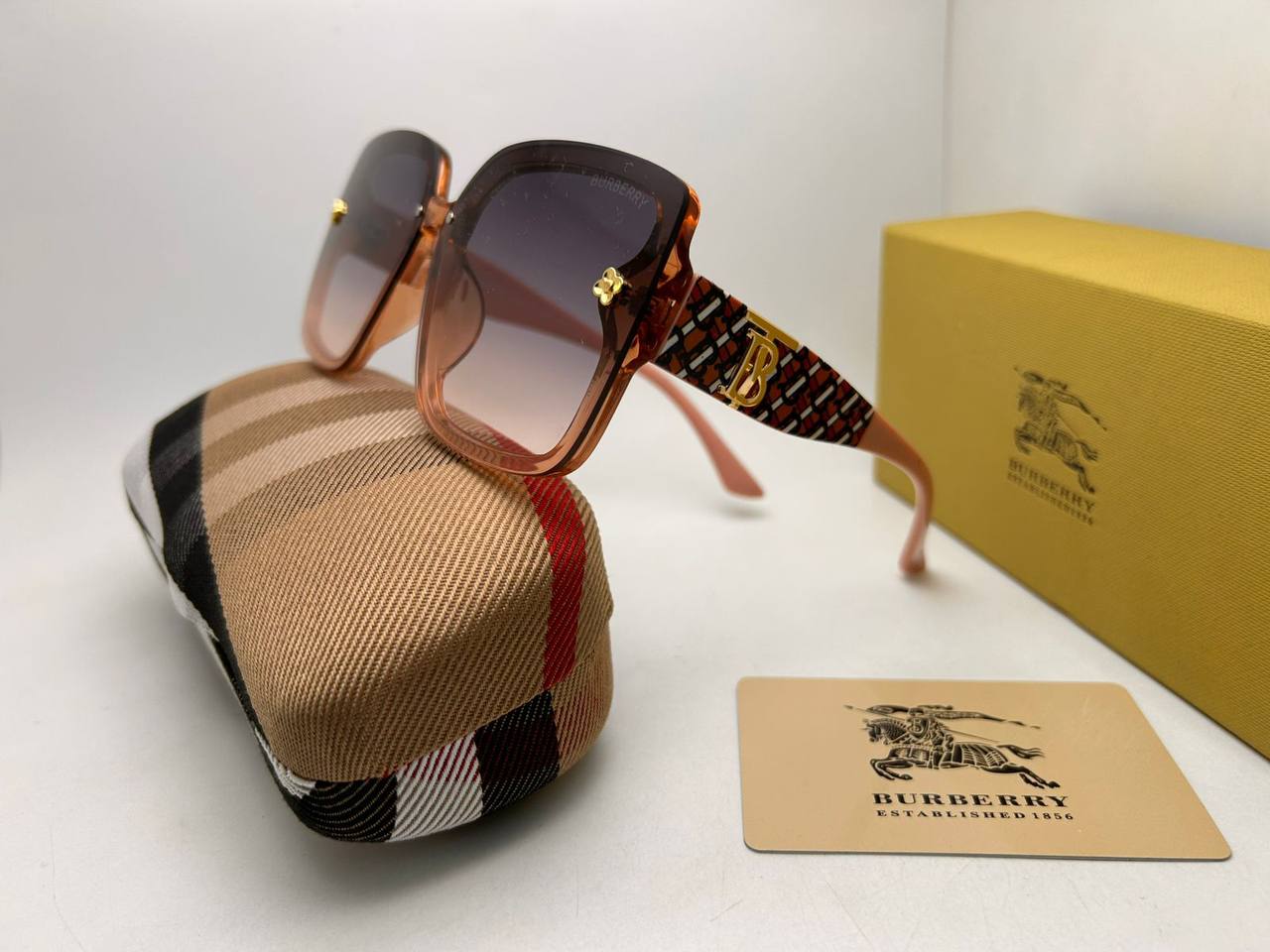 Burberry
70 dhs❣️

Zain126
♥️♥️♥️